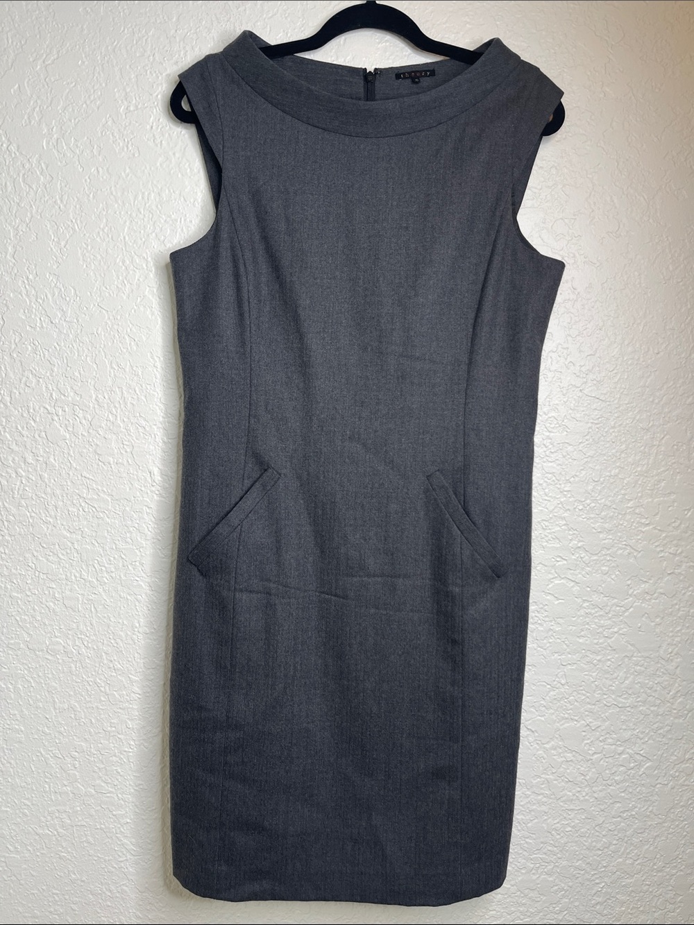 Theory Pinstripe Boatneck Sleeveless Shift in Charcoal Gray Sz 10